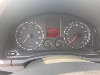VW GOLF 1,6 MPI - 7