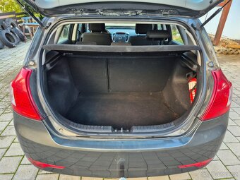 Kia Ceed 1.6 CRDi, 85 kW, 2011 – najeto jen 30 129 km - 7