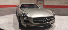 Mercedes Benz SLS amg 1:18 minichampsp - 7