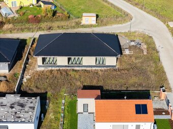 Prodej novostavby 4+kk s garáží, 220 m² – pozemek 1 042 m²,  - 7