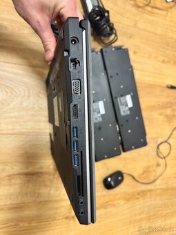 Fujitsu Celsius H730 + dokovačky + zdroje + myš - 7