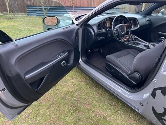 Dodge Challenger - 7