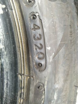 Prodám zimní gumy Barum + Bridgestone 185/60 R15 DOT 2822 - 7