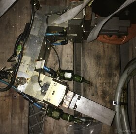Robot KUKA KR6 a KR16 plus KRC2 2 ks, cena za kus - 7