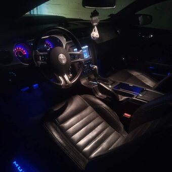 Ford Mustang 3.7 270kw 100 000km PREMIUM - 7