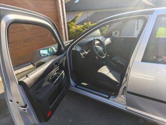 VW Golf 4 r.v.2004 1.6, 77 kW benzín - 7