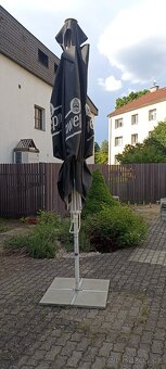 Slunečník Schweppes 3,4x3,4 m, výška 2,9m. se základnou - 7