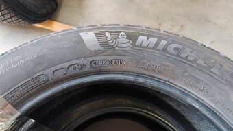 235/60/18 R18  zimní pneu Michelin - 7