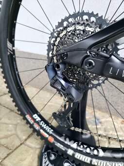 Horské kolo YT IZZO Uncaged 4 Blaze Carbon 2021 29″ - 7