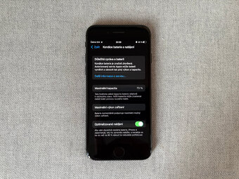 iPhone 8 256GB vesmírně šedý s původní neměněnou baterií 73% - 7