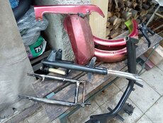 Prodám moto rám a díly na moped - 7