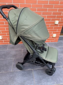 Kočárek Elodie MONDO Stroller Rebel Green se zimním fusakem - 7