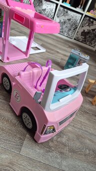Barbie karavan + 17 Barbie - 7