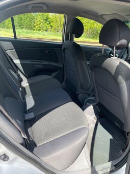 Kia Rio II sedan - 7