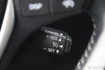 Toyota Auris 2.0 D-4D 91kW SERVISNÍ KN. ČR (2014) - 7