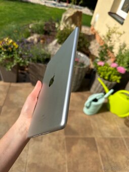 Ipad 6th Generation - 7