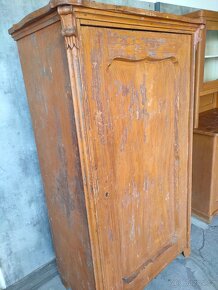 STAROŽITNÝ NÁBYTEK - 7