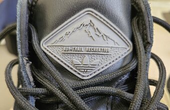 Prodám kotníkové boty Adidas černé vel. 44, jako nové - 7
