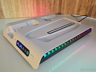 MULTIFUNKČNÍ NABÍJECÍ RGB STOJAN S CHLAZENÍM PRO PS5 SLIM - 7