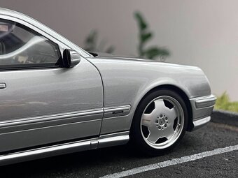 1:18 Mercedes-Benz E-Class E55 AMG - Silver - OttOmobile - 7