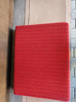 Červený retro gauč - 7