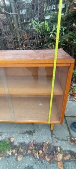 Retro knihovna na nožkách - 7