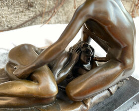 Bronzová erotická socha páru - kouřeni Orální sex - 7