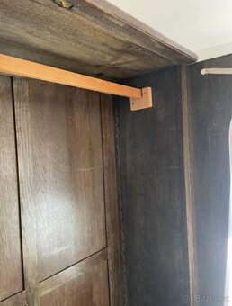 Starožitná šatní skříň - 7