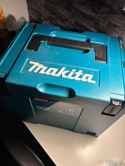 Kombinovaná frézka Makita RT0702CX2J s příslušenstvím 710W - 7