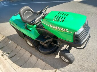 Prodám zahradní traktor Sabre John Deere - 7