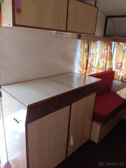 Obytný laminátový karavan - 7