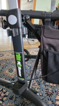 Chodítko pro seniory, Rollator, čtyřkolové provedení - 7
