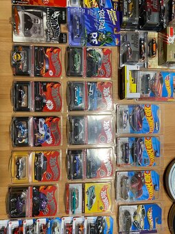 1:64 Sbírka autíček , nabídněte - 7