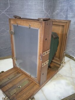 Historický dřevěný fotoaparát - 7