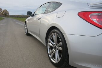 Hyundai Genesis Coupe 3.8 - 7