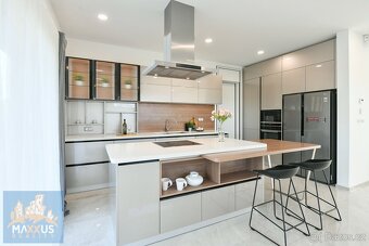 Prodej luxusního domu 5+kk/T (320 m2), pozemek 817 m2, Vysok - 7