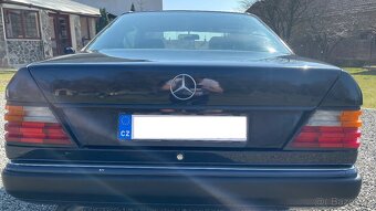 Mercedes-Benz 300 CE (1990) v perfektním stavu - 7