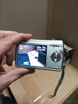 FUJIFILM. FINEPIX F100 fd - 7