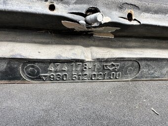Porsche 911 - G model turbo - guma z křídla - 7