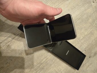 Samsung Z Flip6 - 256GB - 7
