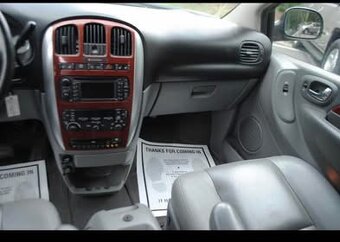 Chrysler Town Country Limited - 7