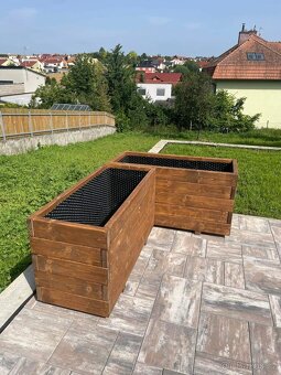 Vyvýšené záhony a truhlíky ze dřeva. Brno. - 7