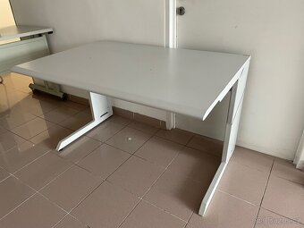 Policová skříň, kancelářský stůl - 7