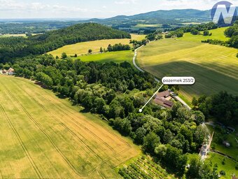 Prodej dvou pozemků o výměře 7.891 m2 u lesa v Třebanicích - - 7