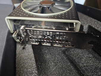 XFX AMD Radeon RX 6950 XT - 7