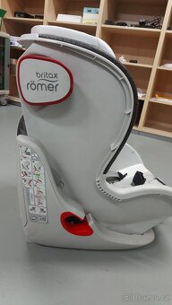 Britax Römer KING II – kvalitní autosedačka - 7