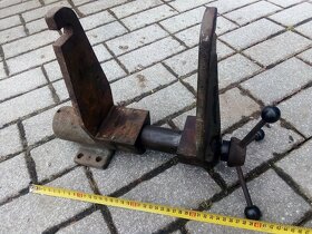 Dílenský svěrák litinový speciální s vysokými čelistmi. - 7