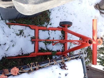 Zahradní traktůrek Husqvarna LT 151 se sněžnou radlicí, sány - 7