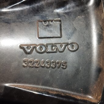 Kola na Volvo XC90 7,5Jx19H2 ET50,5 pneu Nokian 235/50R19 - 7