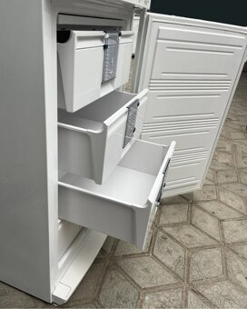 150 litrů 4-šuplíky LIEBHERR mrazák A+   DOVOZ - 7